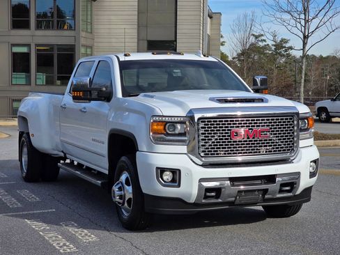 Used 2017 GMC Sierra 3500 Denali w/ Duramax Plus Package AWD/4WD image 10