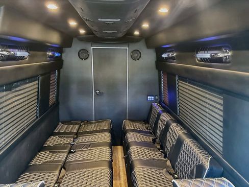 Used 2022 Mercedes-Benz Sprinter 3500 image 19