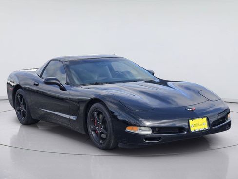 Used 2004 Chevrolet Corvette Coupe w/ Preferred Equipment Group RWD image 3