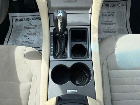 Used 2018 Ford Taurus SE FWD image 23