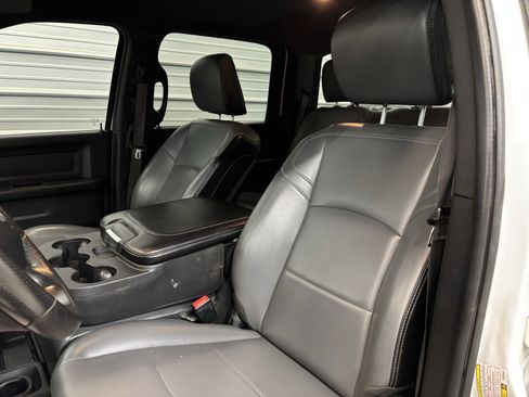 Used 2022 RAM 2500 Tradesman w/ Chrome Appearance Group image 12