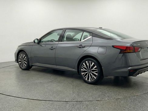 Used 2025 Nissan Altima 2.5 SV FWD image 5