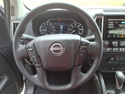 Used 2025 Nissan Frontier SV AWD/4WD image 17
