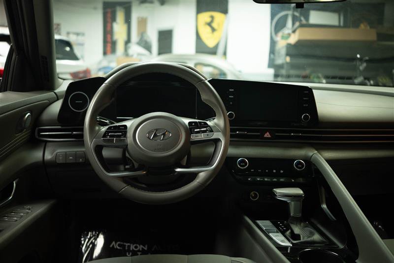 Used 2022 Hyundai Elantra SEL w/ Convenience Package FWD image 16