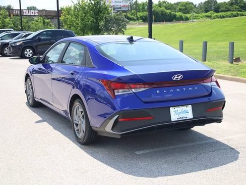 Used 2024 Hyundai Elantra SEL FWD image 7