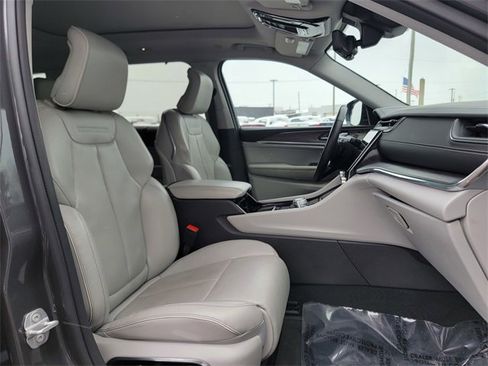 Certified 2023 Jeep Grand Cherokee L Overland w/ Advanced Protech Group III image 25