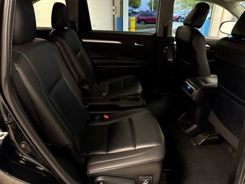Used 2019 Toyota Highlander XLE image 22
