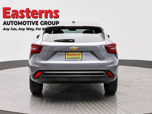 Used 2024 Chevrolet Trax LS w/ Driver Confidence Package FWD image 6