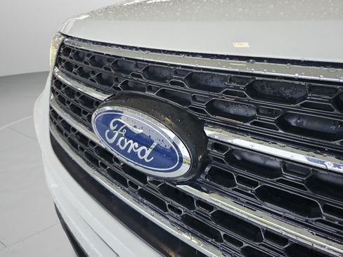 Used 2022 Ford Explorer XLT w/ Equipment Group 202A RWD image 29