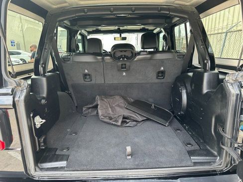 Used 2020 Jeep Wrangler Unlimited Sahara AWD/4WD image 33