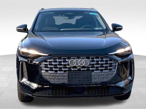 Used 2025 Audi Q5 Premium w/ Convenience Package image 3