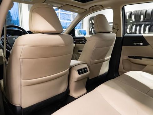 Used 2017 Honda Accord Touring image 28