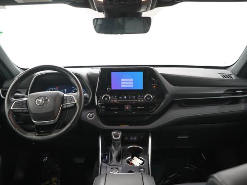 Used 2025 Toyota Highlander XSE AWD/4WD image 14