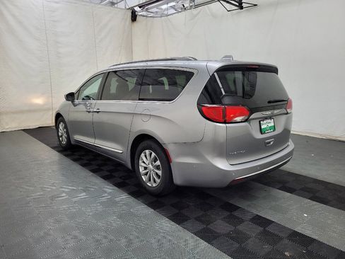 Used 2019 Chrysler Pacifica Touring-L w/ Advanced Safetytec Group FWD image 5
