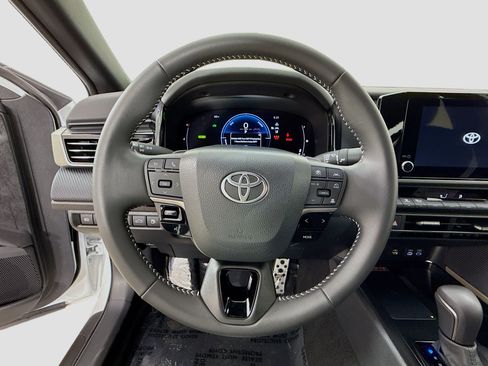 Used 2025 Toyota Camry XSE image 11