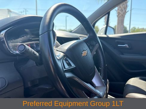 Used 2020 Chevrolet Trax LT w/ LT Convenience Package FWD image 7
