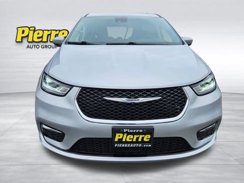 Used 2023 Chrysler Pacifica Touring-L FWD image 9