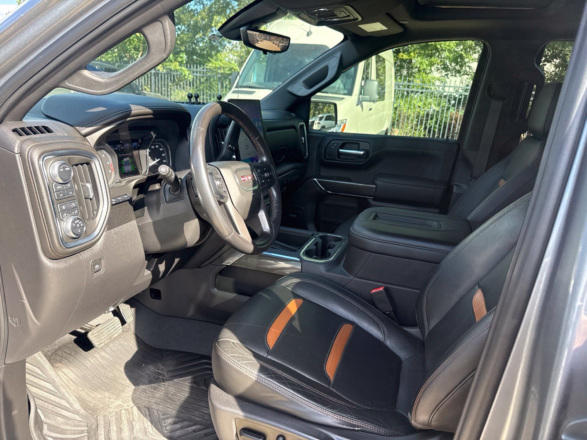 Used 2020 GMC Sierra 1500 AT4 w/ AT4 Premium Package AWD/4WD image 9