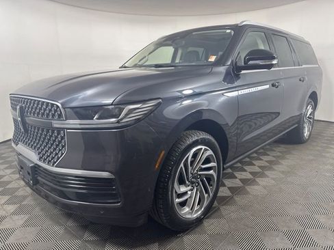 Used 2025 Lincoln Navigator L Reserve AWD/4WD image 8