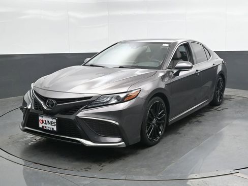 Used 2021 Toyota Camry XSE FWD image 8