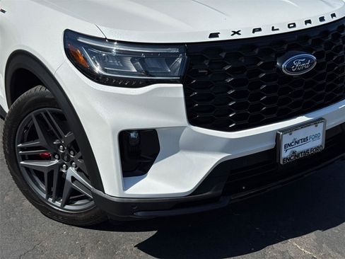 Used 2025 Ford Explorer ST-Line w/ Premium Package RWD image 3