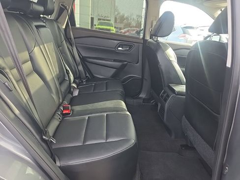 Used 2023 Nissan Rogue SV w/ SV Premium B Package image 30