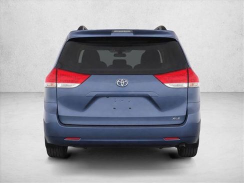 Used 2014 Toyota Sienna XLE w/ Preferred Accessory Package FWD image 6