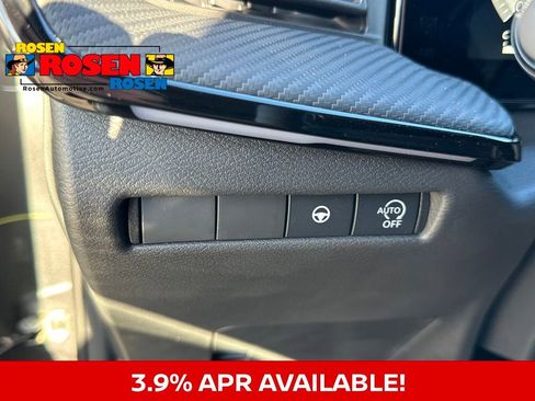 New 2025 Nissan Kicks SR image 10