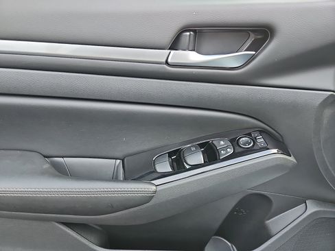 Certified 2023 Nissan Altima 2.5 SV FWD image 12