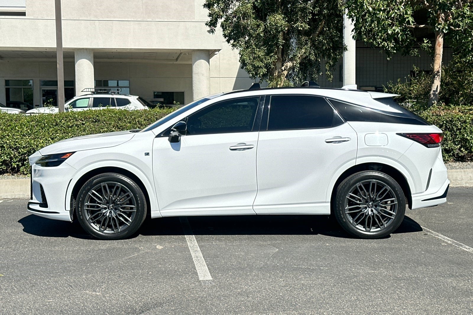 Used 2023 Lexus RX 500h F Sport AWD/4WD image 2