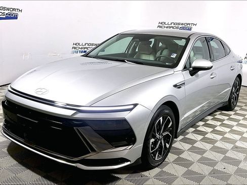 Used 2025 Hyundai Sonata SEL FWD image 1