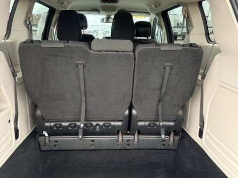 Used 2019 Dodge Grand Caravan SE w/ UConnect Hands-Free Group image 9