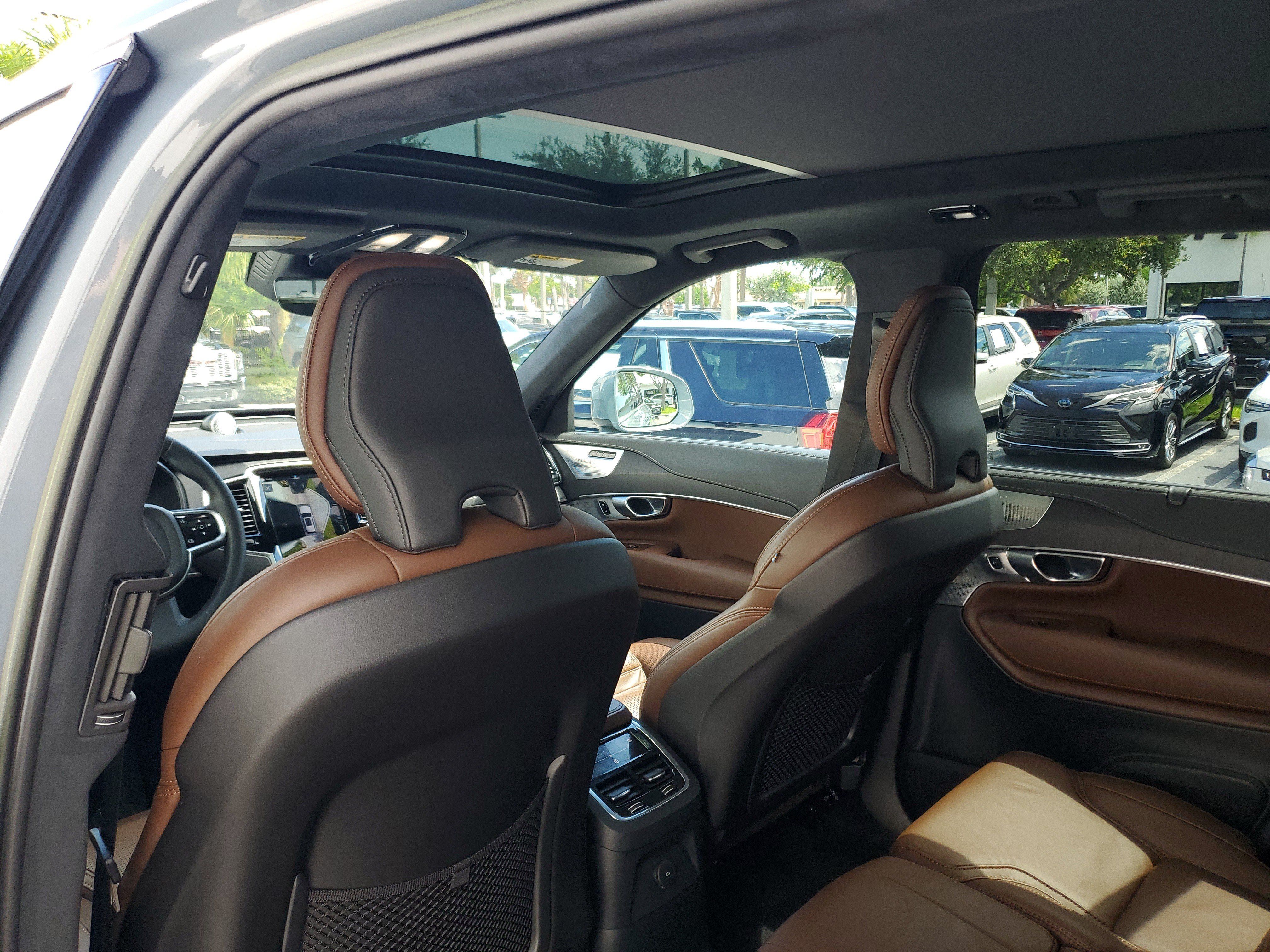 Used 2023 Volvo XC90 T8 Ultimate AWD/4WD image 12