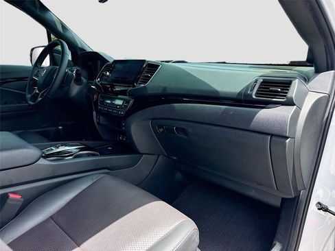 Certified 2024 Honda Ridgeline Black Edition image 35