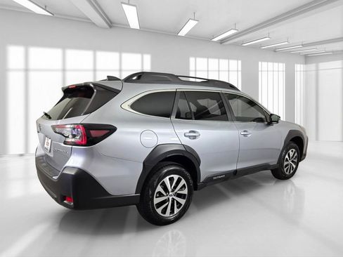 Certified 2025 Subaru Outback Premium AWD/4WD image 8