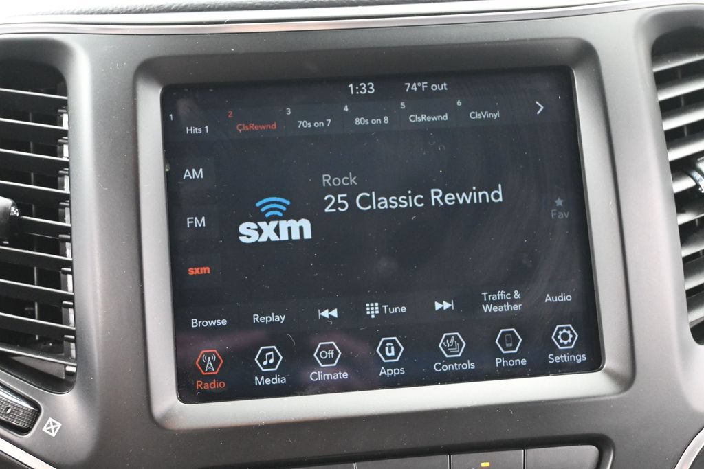 Used 2021 Jeep Cherokee Latitude Lux w/ Sun & Sound Group AWD/4WD image 28