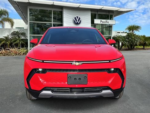 Used 2024 Chevrolet Equinox EV LT image 2