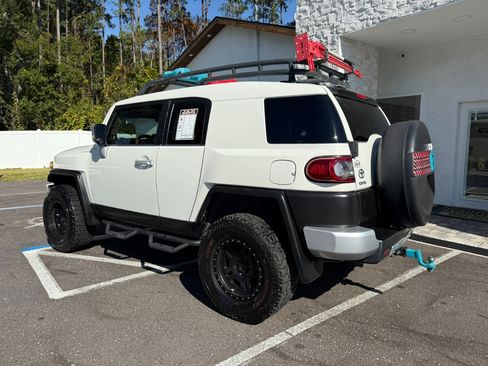 Used 2013 Toyota FJ Cruiser 2WD image 6