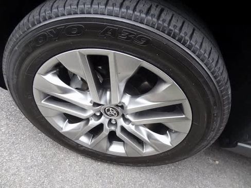 Used 2023 Toyota RAV4 XLE Premium image 15