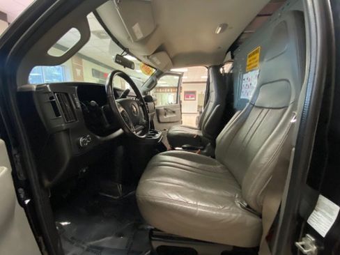 Used 2018 Chevrolet Express 2500 w/ Driver Convenience Package RWD image 20
