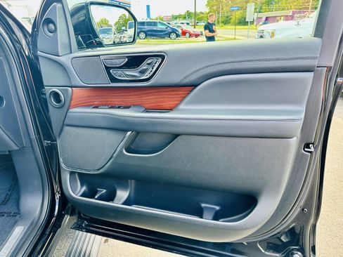 Used 2022 Lincoln Navigator Reserve image 22