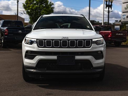 New 2024 Jeep Compass Latitude w/ Sun and Sound Group AWD/4WD image 4