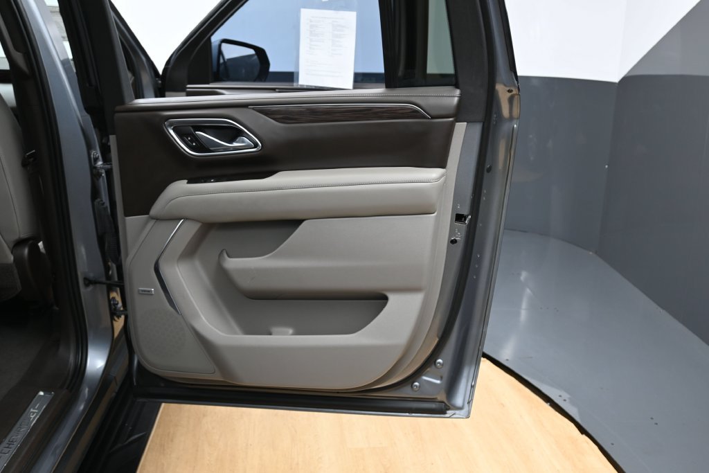 Used 2021 Chevrolet Suburban LT RWD image 36