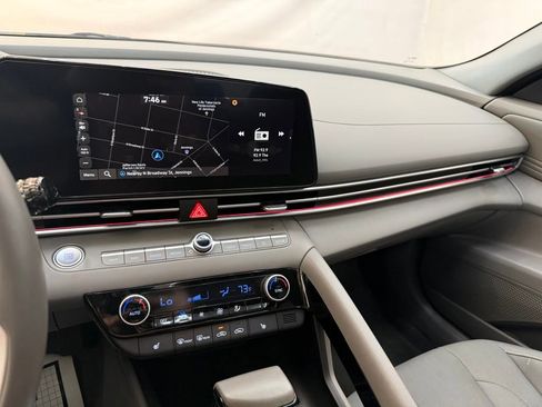 Used 2025 Hyundai Elantra SEL image 11