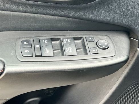 Used 2023 Jeep Cherokee Trailhawk AWD/4WD image 17