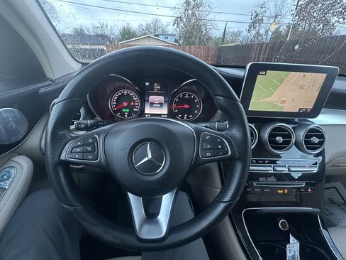 Used 2017 Mercedes-Benz GLC 300 4MATIC w/ Premium 3 Package image 10