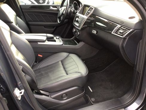 Used 2016 Mercedes-Benz GL 450 4MATIC image 26