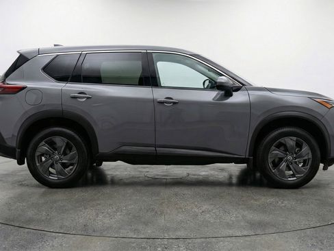Used 2025 Nissan Rogue SV FWD image 11