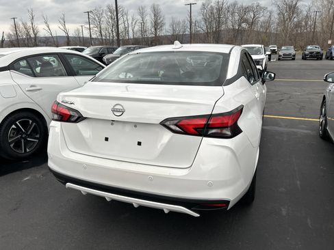 Used 2025 Nissan Versa SV image 7