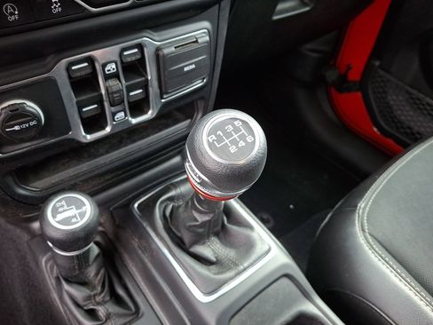 Used 2021 Jeep Gladiator Sport image 15